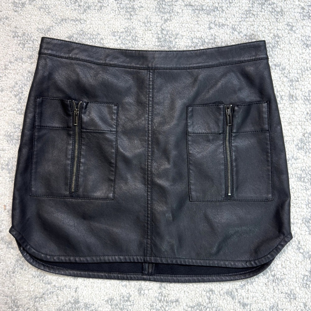 BCBGMaxazria Sabina Vegan Faux‎ Leather Black Mini Skirt Size Small EUC
